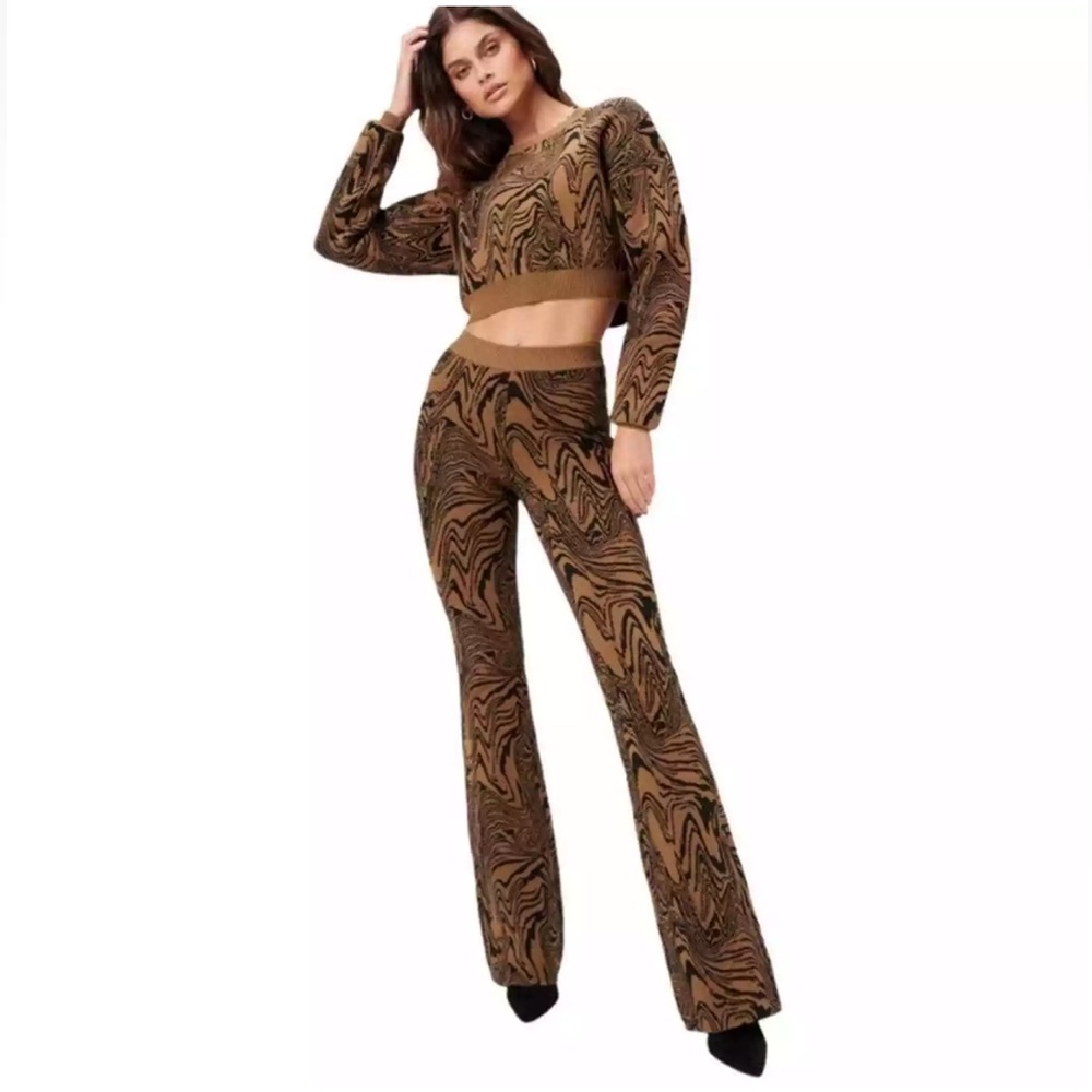 Good American swirl intarsia flare pants. Size 1. Excellent condition.